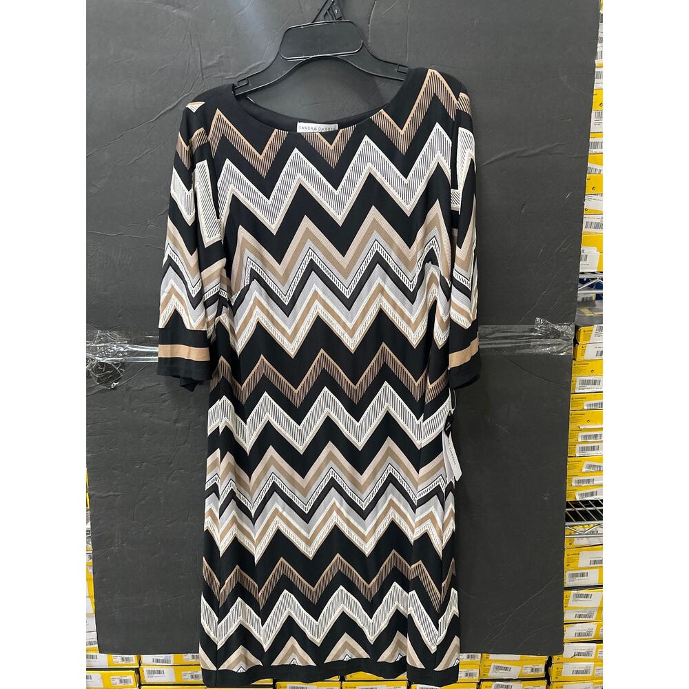 Brand new authentic Sandra Darren Chevron Dress, Size 6 For Women